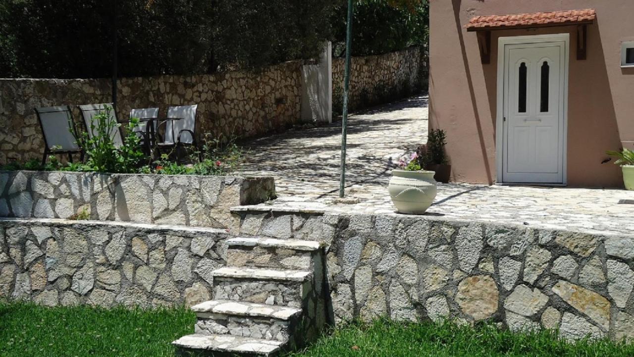 House Of Garden Apartment Dragano Exterior photo
